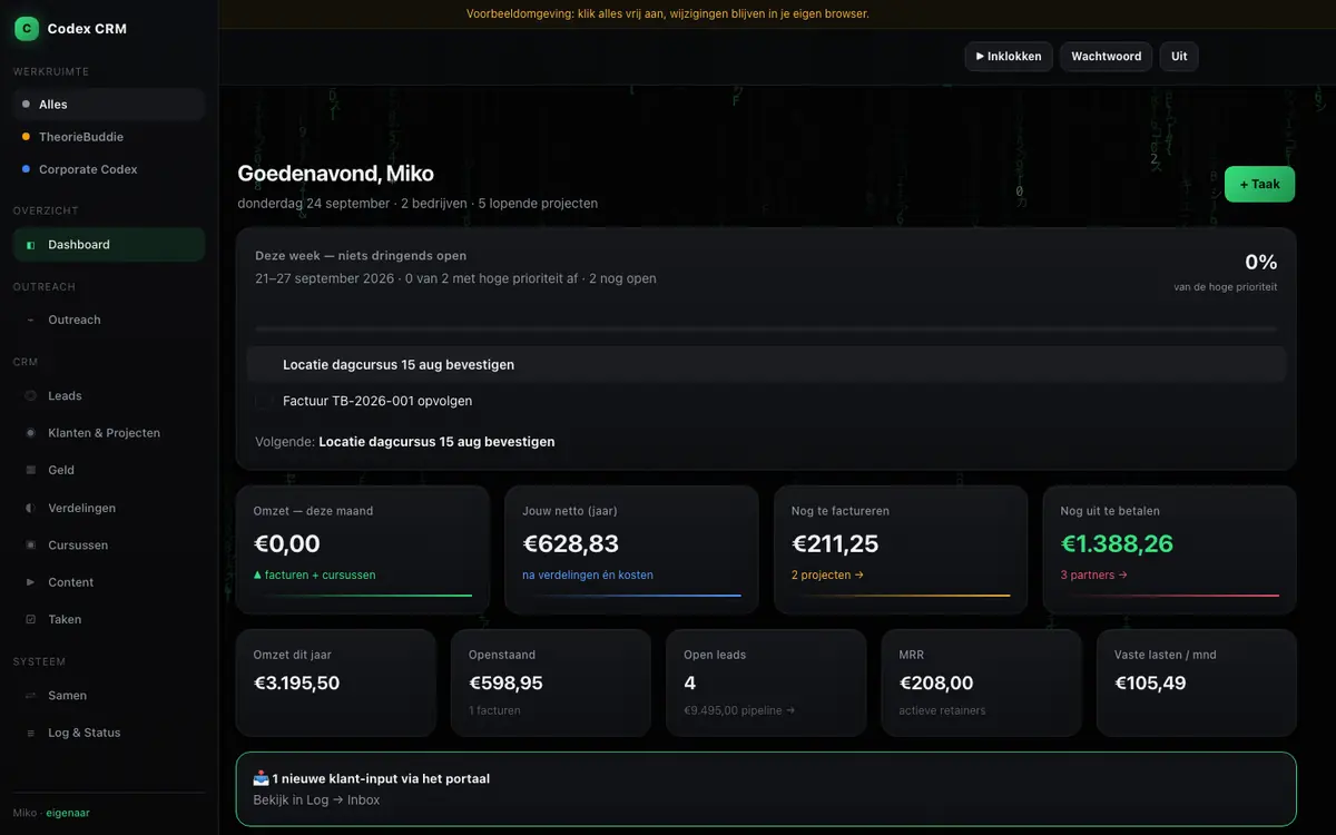Schermafbeelding van Command Center, het CRM op desktop